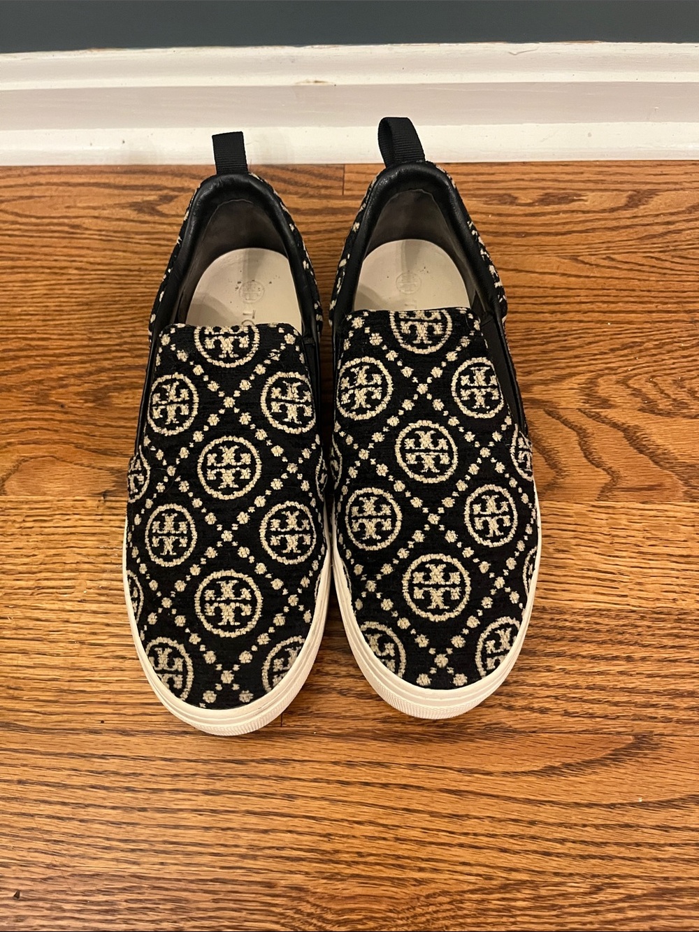 Tory Burch Soft Monogram Croco Embossed Slip On Sneaker size 8 - Picture 2 of 8